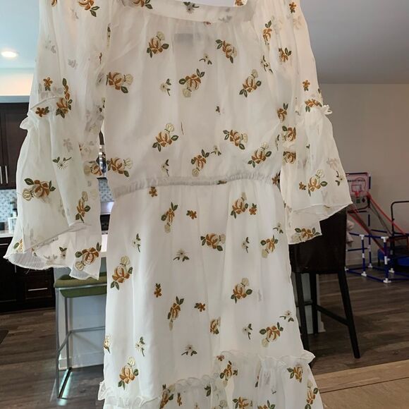 Cupcakes and Cashmere Leer Dress /flower NWT - Picture 6 of 8